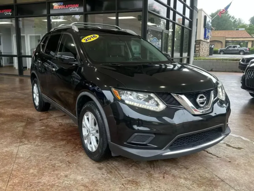 2016 Nissan Rogue SV photo 1