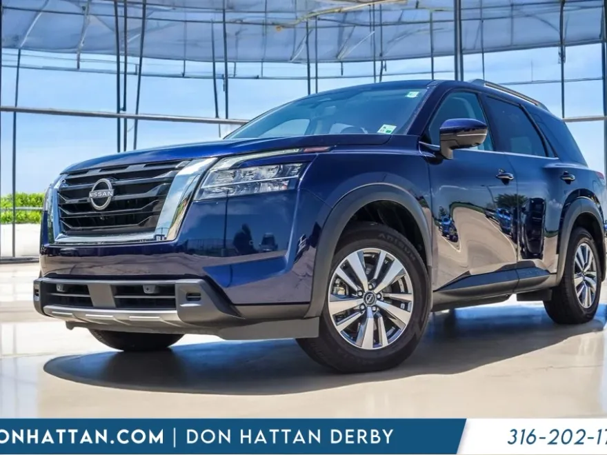 2023 Nissan Pathfinder LE photo 1
