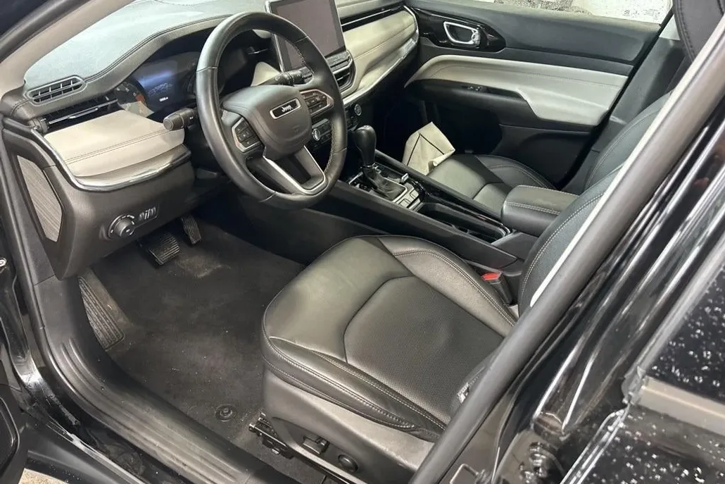 2022 Jeep Compass Limited photo 1