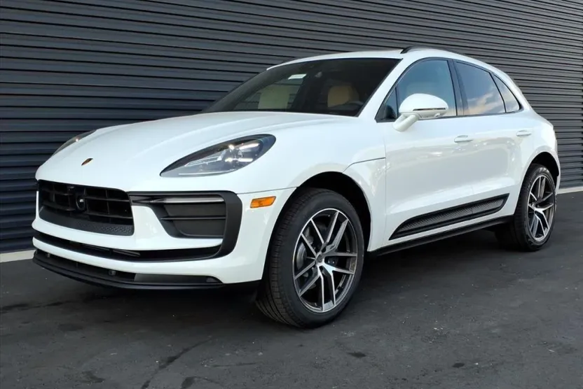 2026 Porsche Macan T photo 1