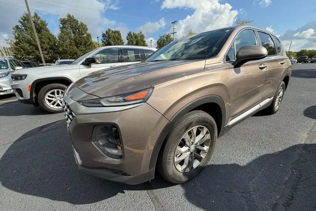 2019 Hyundai Santa Fe SE photo 1