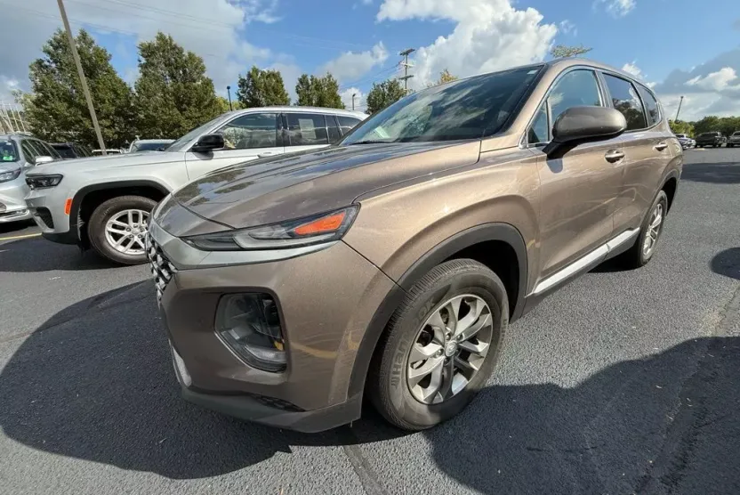 2019 Hyundai Santa Fe SE photo 1
