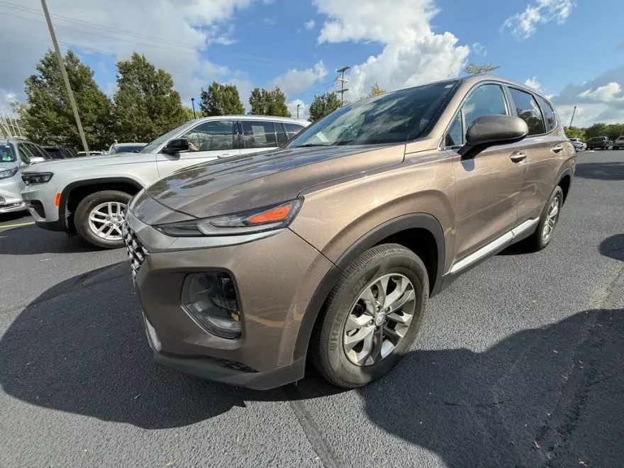 2019 Hyundai Santa Fe SE photo 1