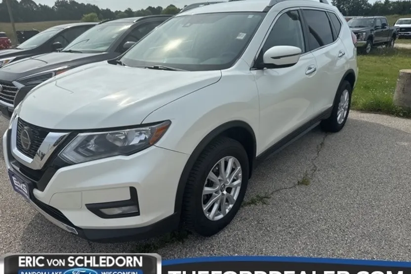 2020 Nissan Rogue SV photo 1