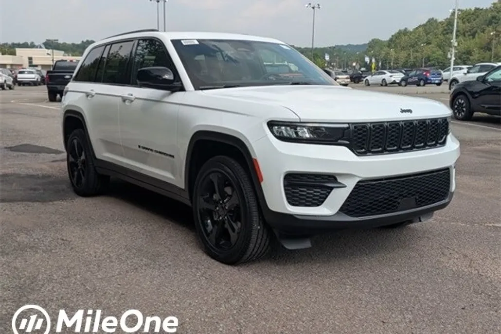 2025 Jeep Grand Cherokee Laredo photo 1