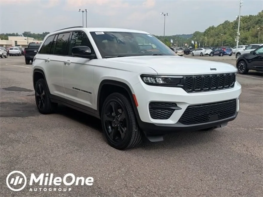 2025 Jeep Grand Cherokee Laredo photo 1