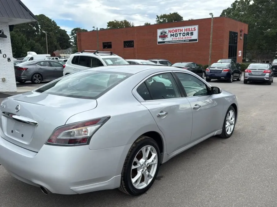 2013 Nissan Maxima photo 1