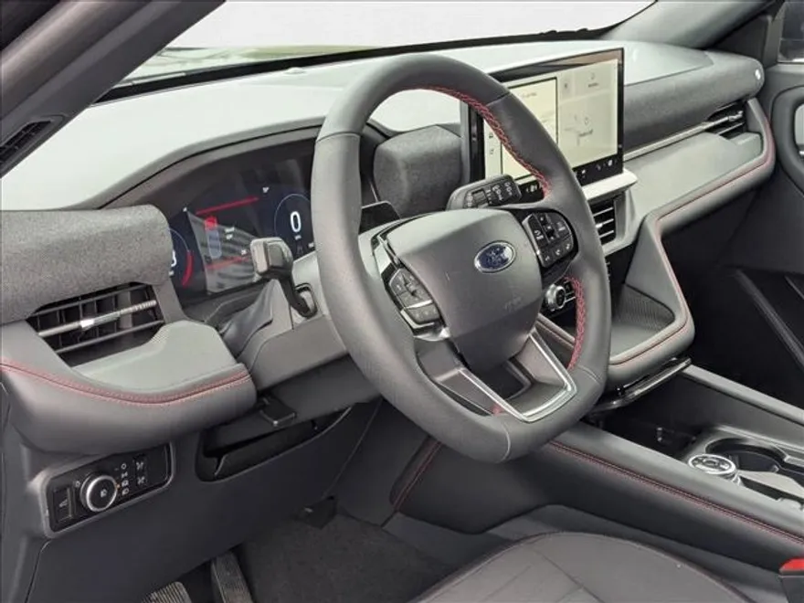 2025 Ford Explorer ST-Line photo 1