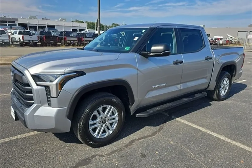 2022 Toyota Tundra SR5 photo 1