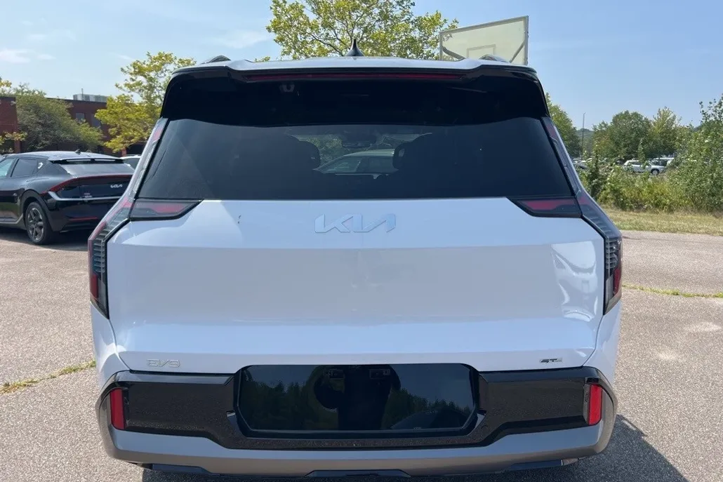 2026 Kia EV9 GT-Line photo 1