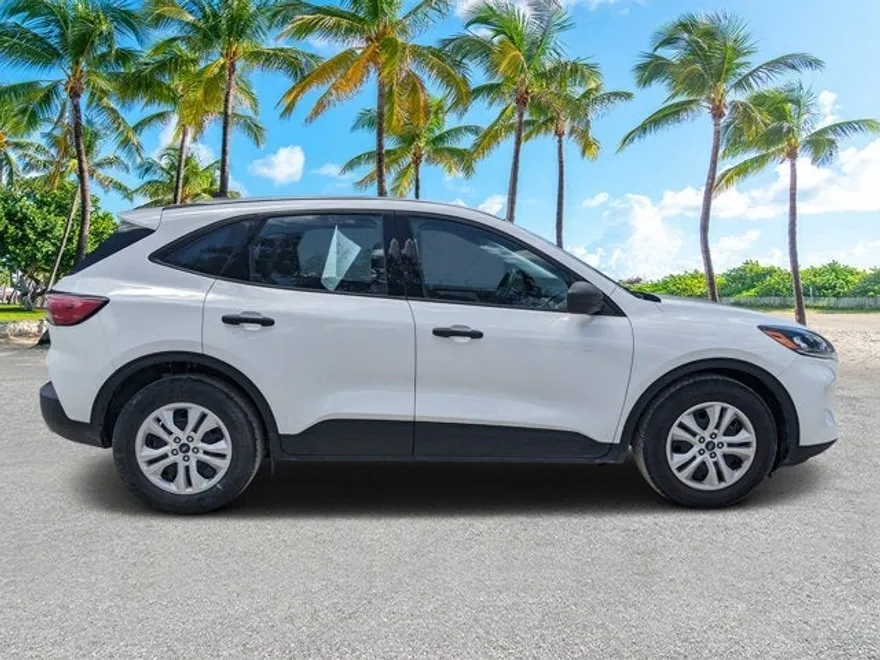 2021 Ford Escape S photo 1