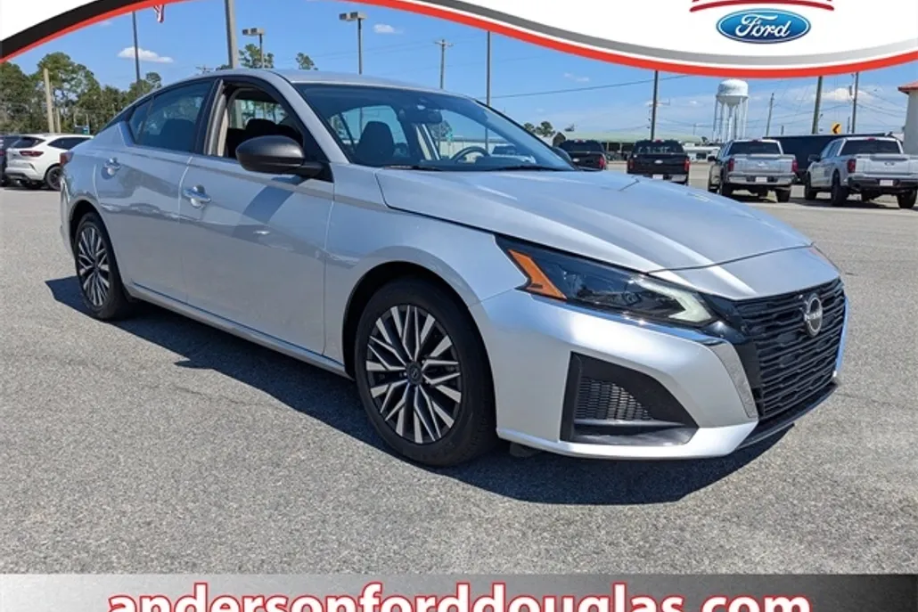 2024 Nissan Altima 2.5 SV photo 1