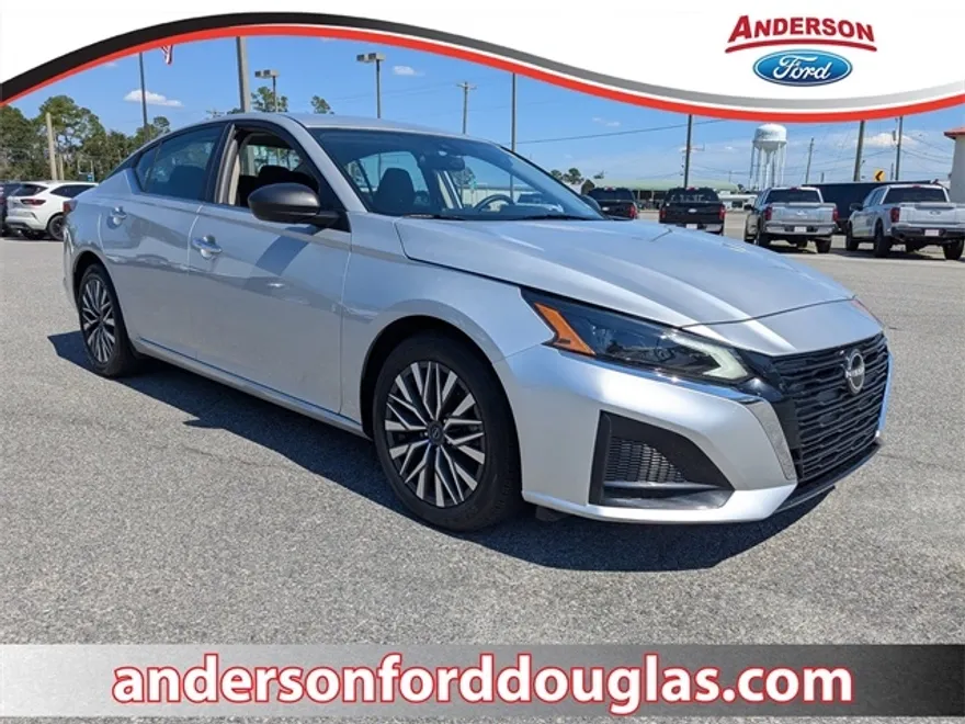 2024 Nissan Altima 2.5 SV photo 1