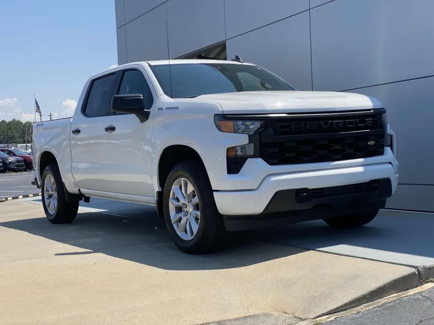 2023 Chevrolet Silverado 1500 Custom photo 1