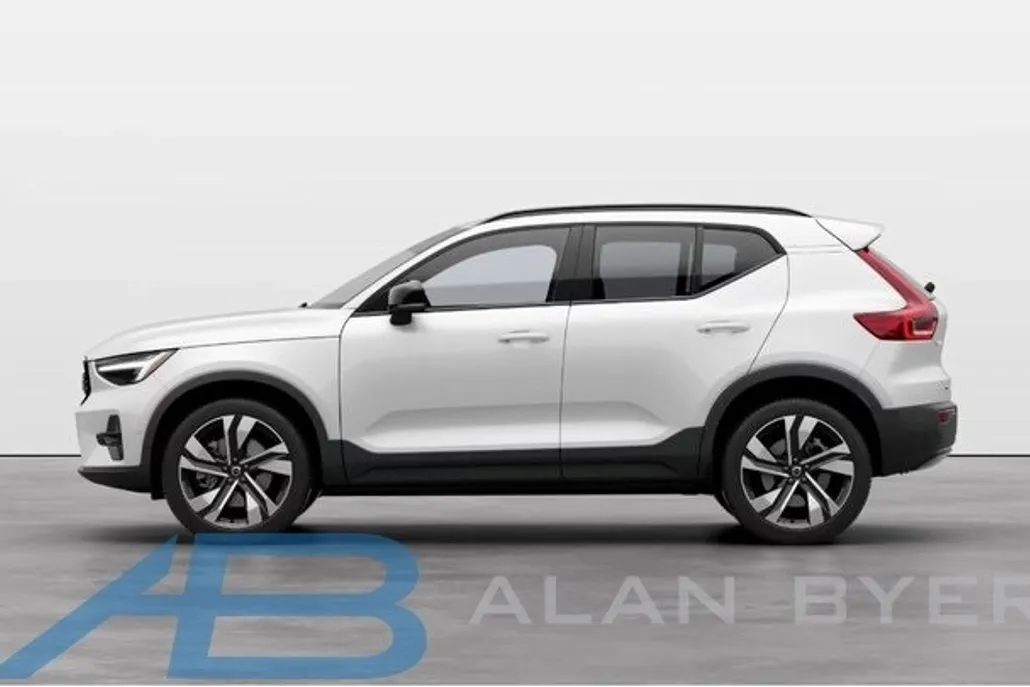 2025 Volvo XC40 photo 1