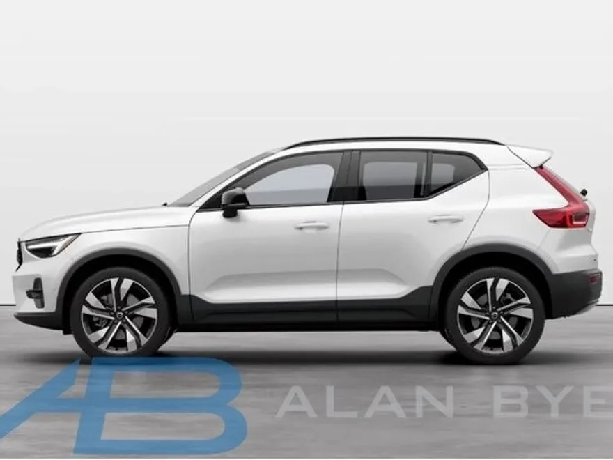 2025 Volvo XC40 photo 1