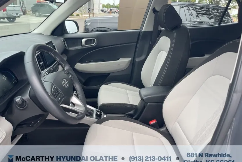 2024 Hyundai Venue SEL photo 1