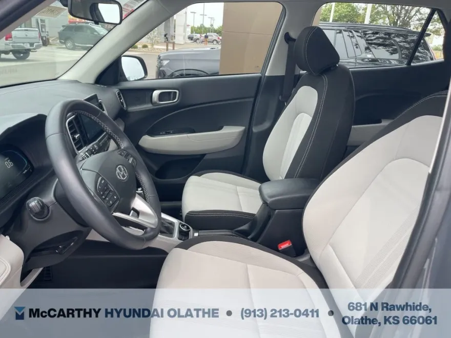 2024 Hyundai Venue SEL photo 1
