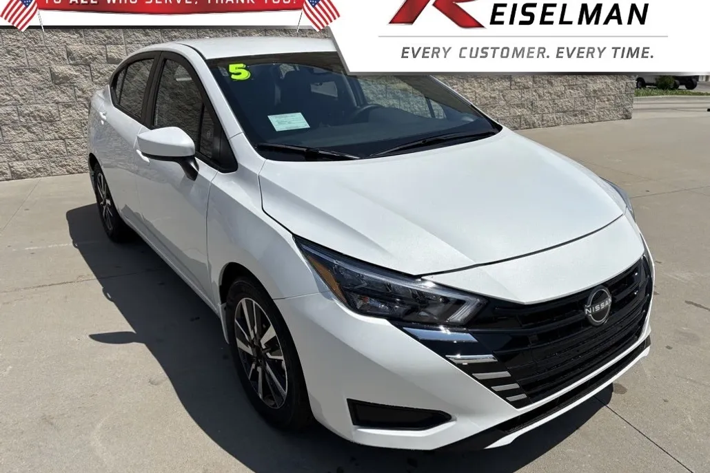 2025 Nissan Versa 1.6 SV photo 1