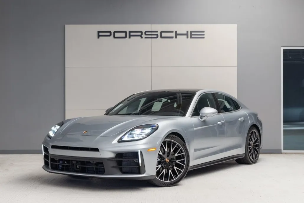 2025 Porsche Panamera 4 photo 1