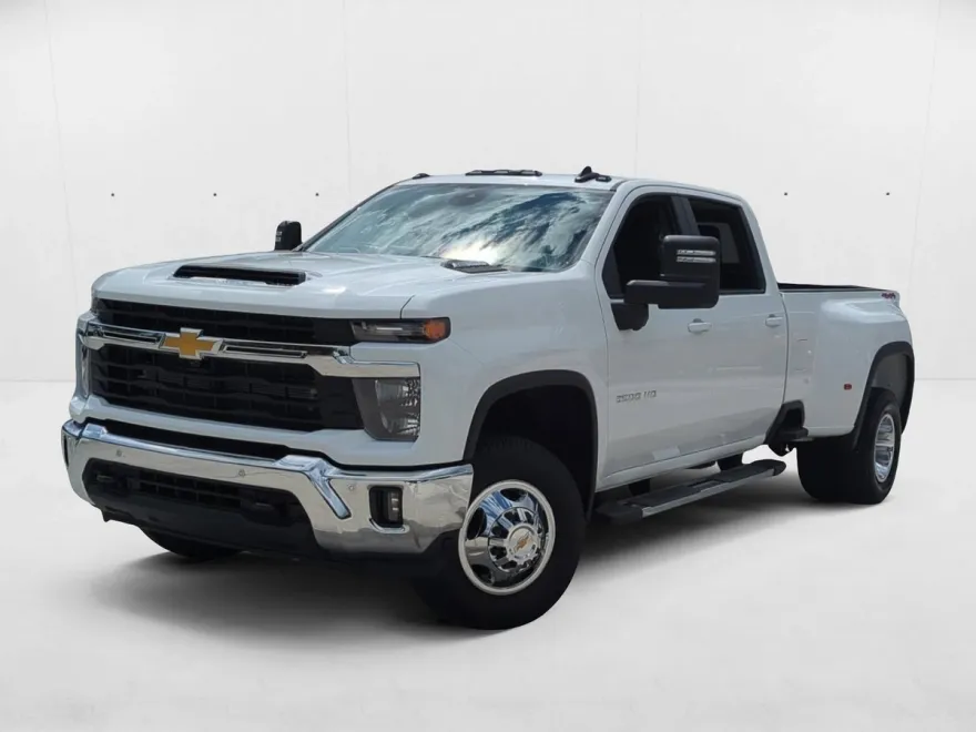 2025 Chevrolet Silverado 3500HD LT photo 1