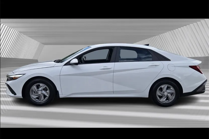 2025 Hyundai Elantra SE photo 1