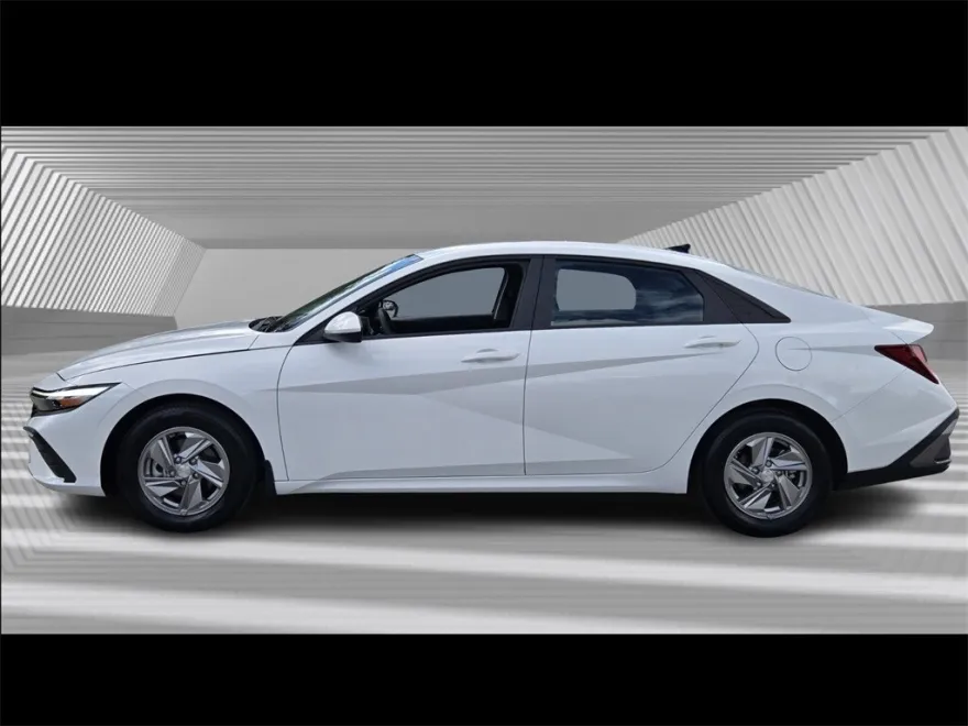 2025 Hyundai Elantra SE photo 1