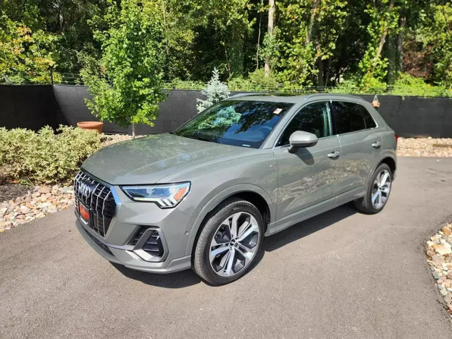 2020 Audi Q3 45 TFSI S line Premium photo 1