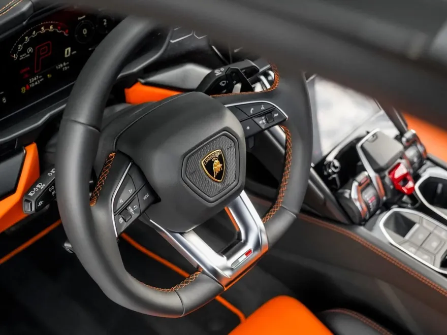 2022 Lamborghini Urus photo 29