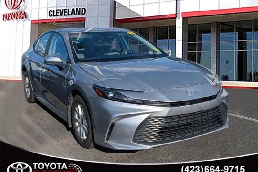 2025 Toyota Camry LE photo 1