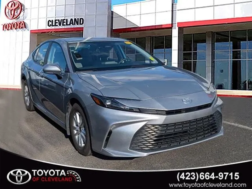 2025 Toyota Camry LE photo 1