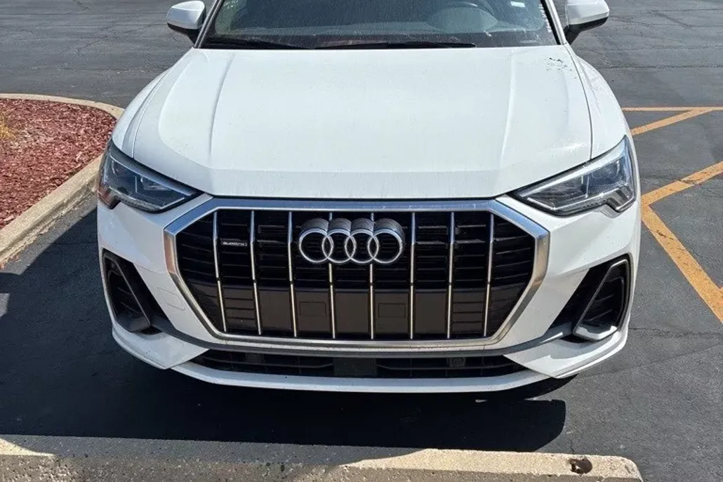 2023 Audi Q3 S line Premium photo 1