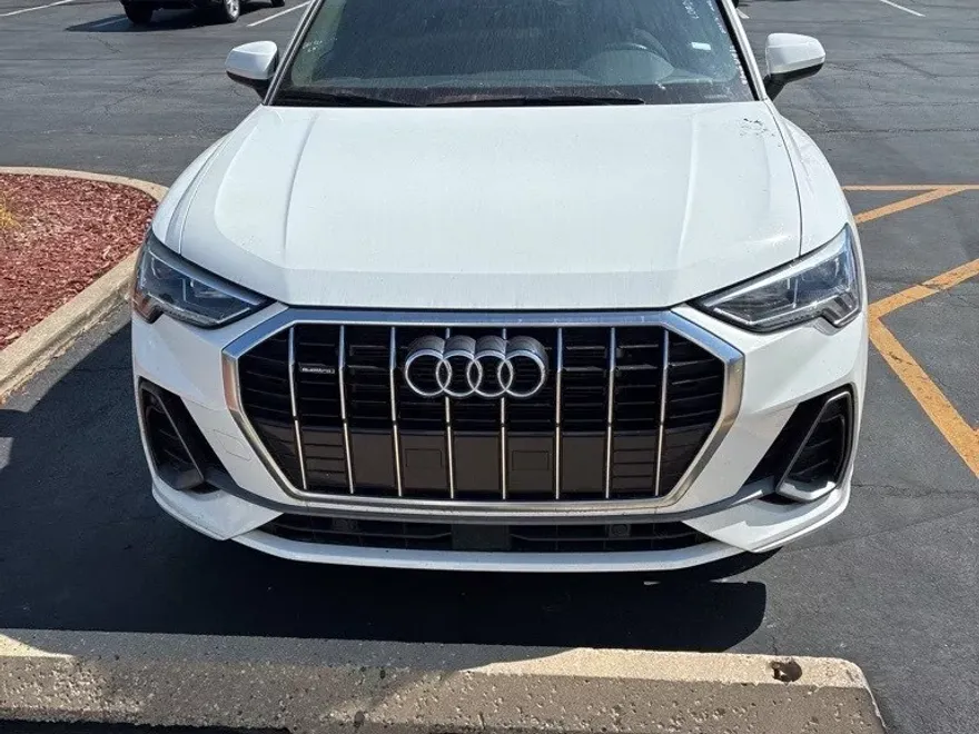 2023 Audi Q3 S line Premium photo 1