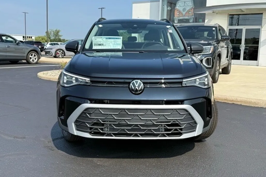 2025 Volkswagen Taos S photo 1