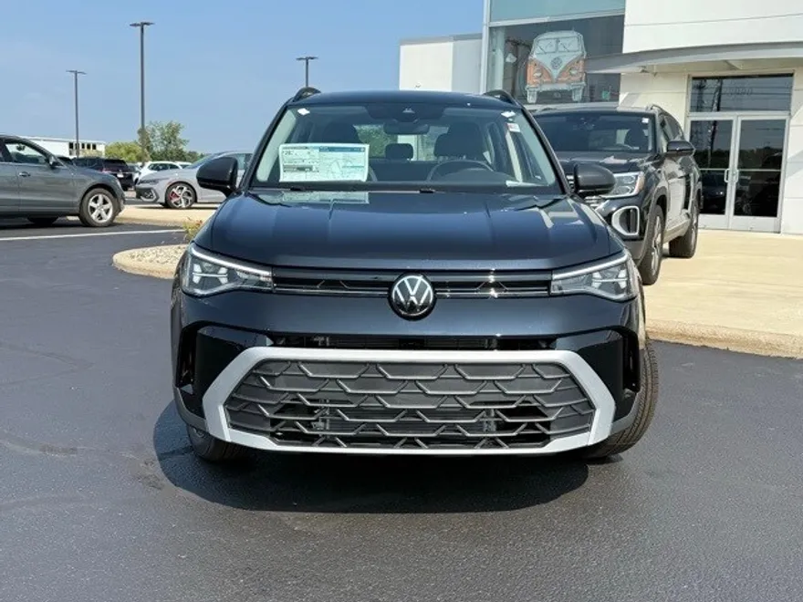2025 Volkswagen Taos S photo 1