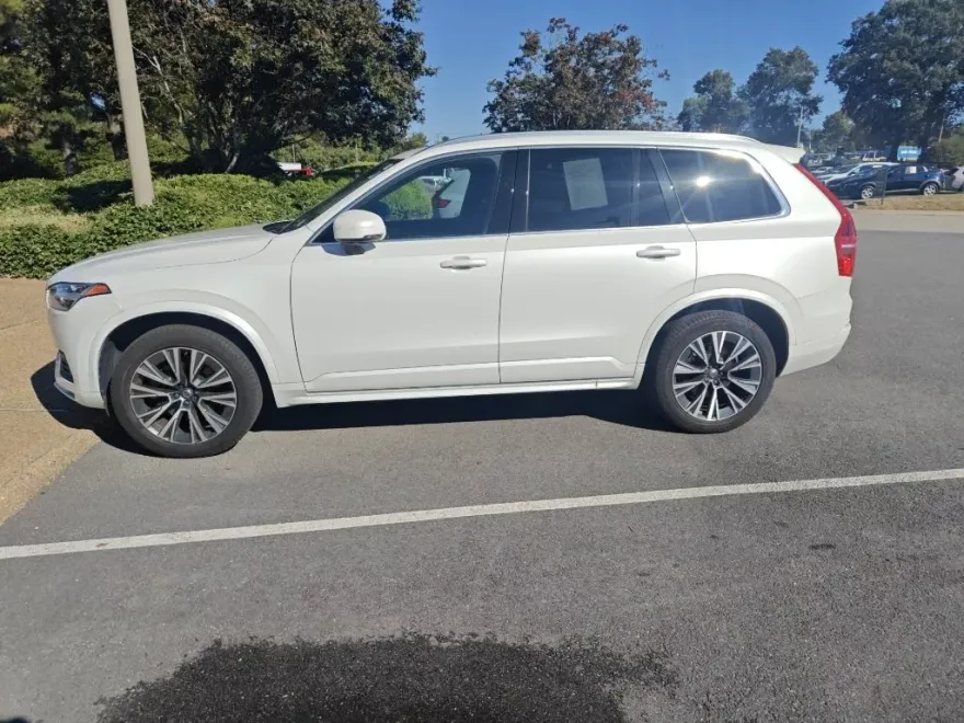 2022 Volvo XC90 T6 Momentum photo 1
