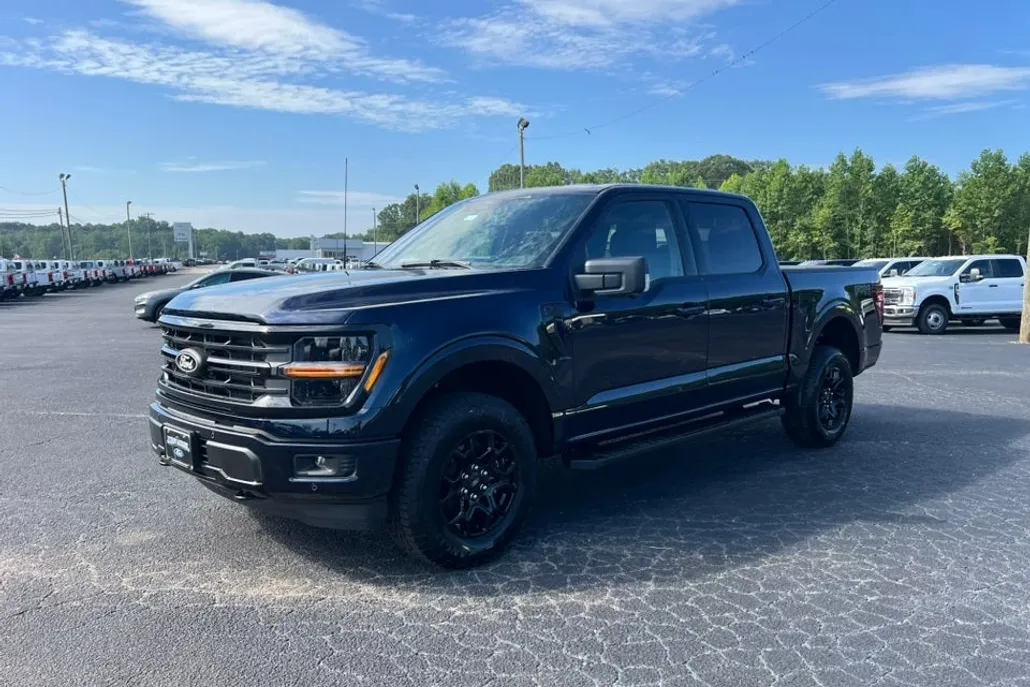 2025 Ford F-150 XLT photo 1