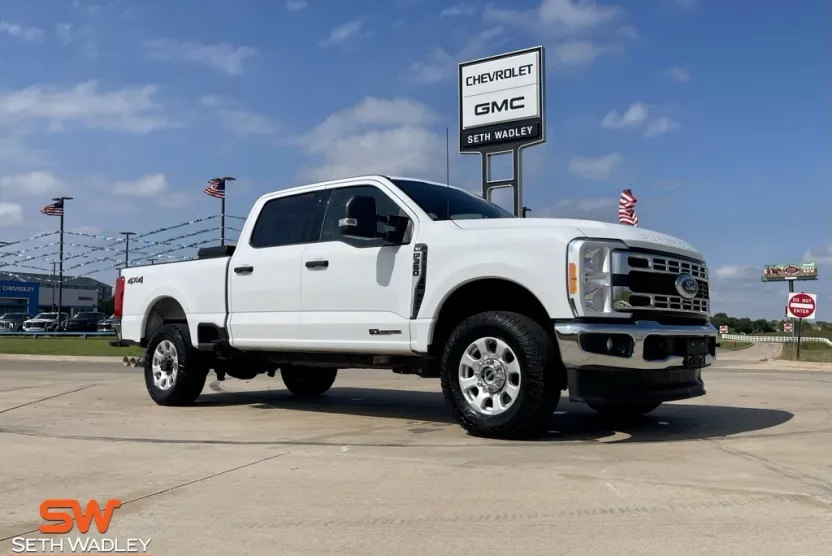 2023 Ford F-350 XLT photo 1