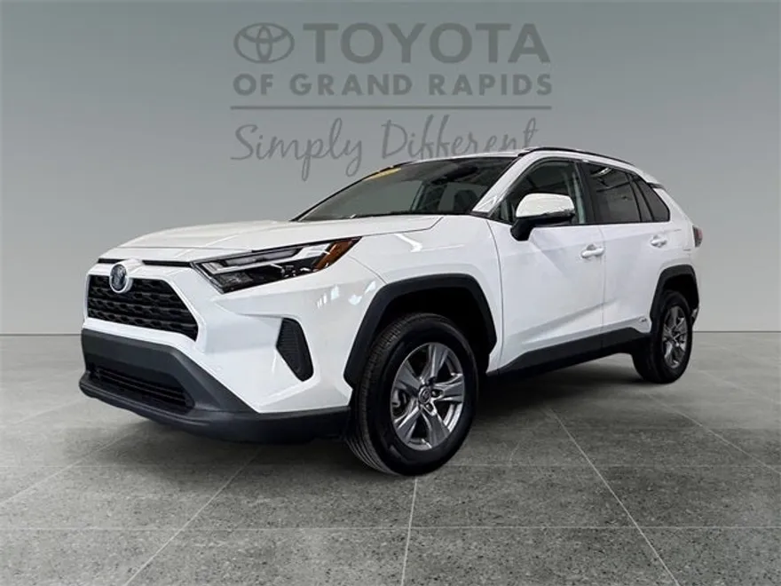 2023 Toyota RAV4 Hybrid XLE photo 1
