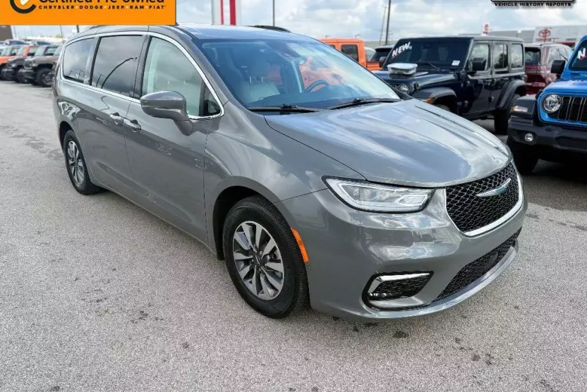 2021 Chrysler Pacifica Hybrid Touring L photo 1