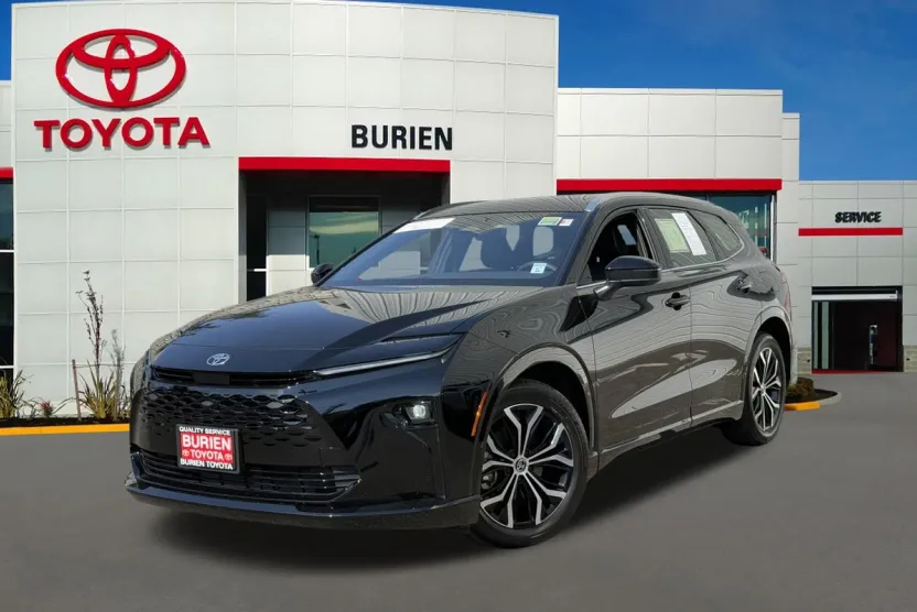2025 Toyota Crown Signia XLE photo 1