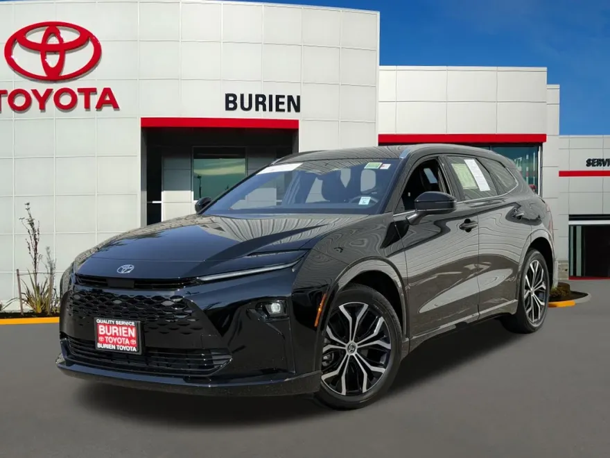 2025 Toyota Crown Signia XLE photo 1