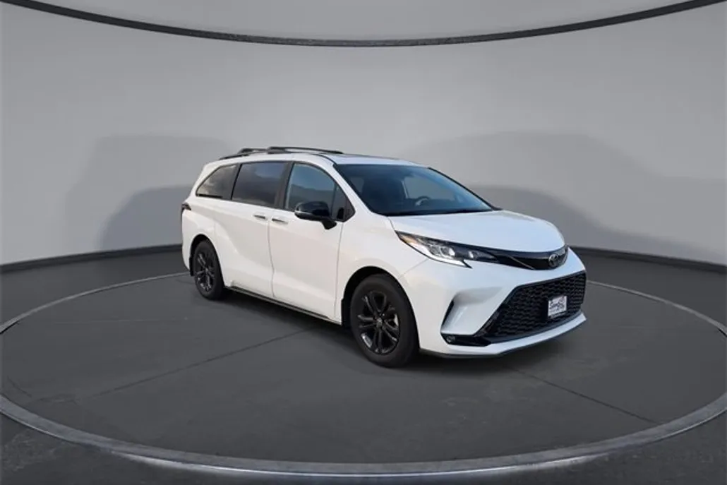 2025 Toyota Sienna XSE photo 1