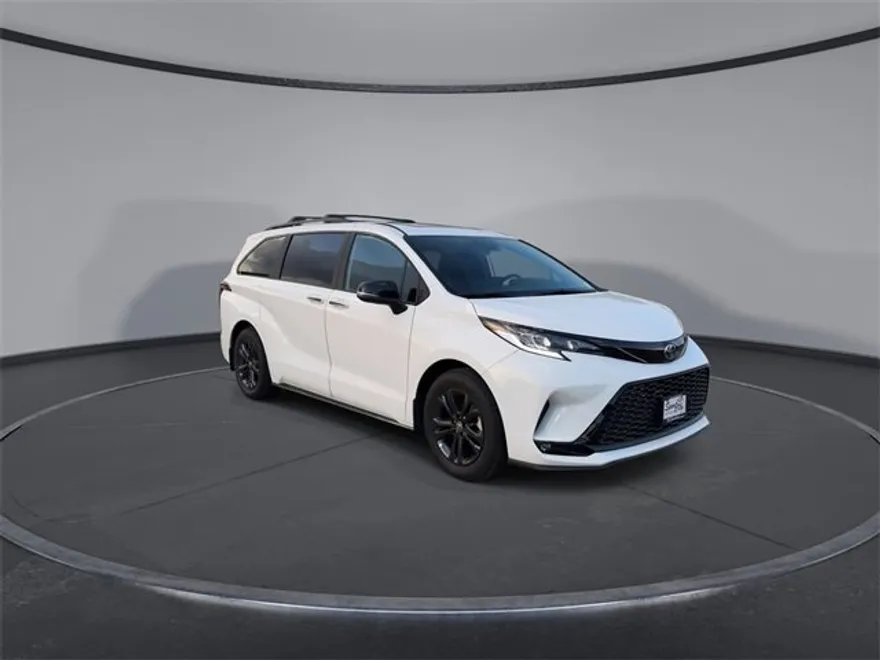 2025 Toyota Sienna XSE photo 1
