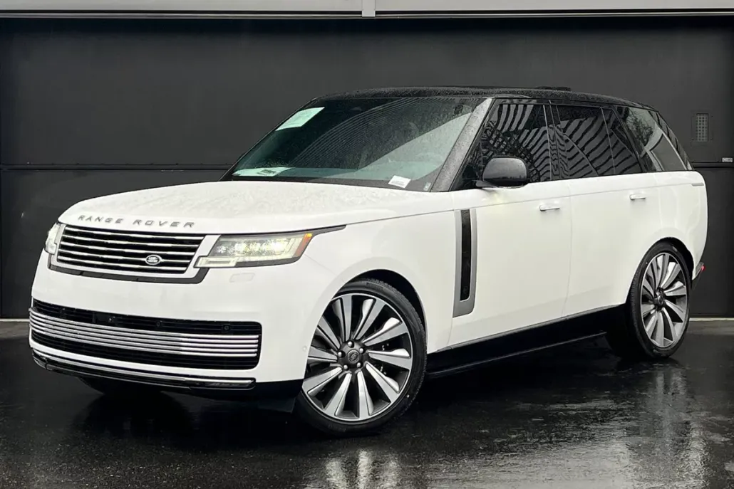 2025 Land Rover Range Rover SV photo 1