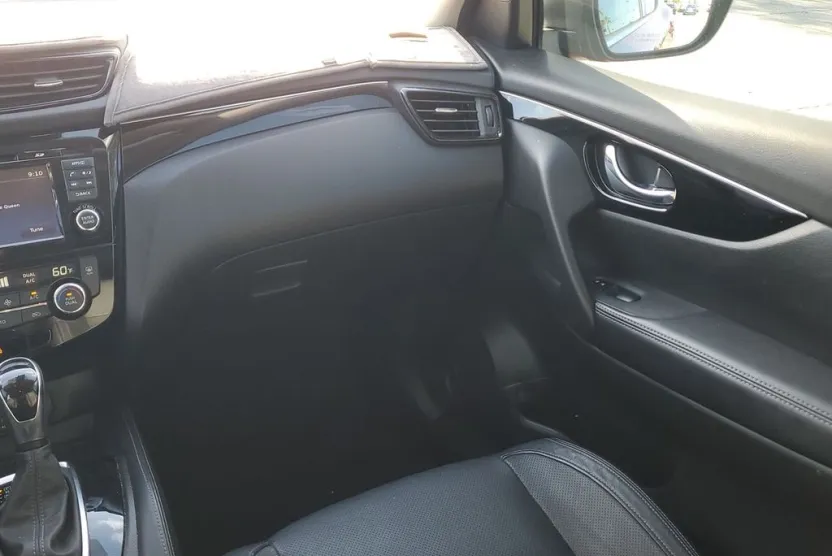 2017 Nissan Rogue Sport SL photo 1