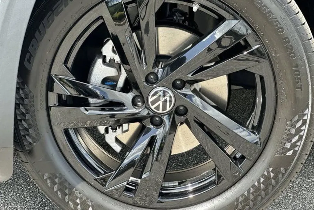2025 Volkswagen Atlas Cross Sport SEL R-Line photo 1