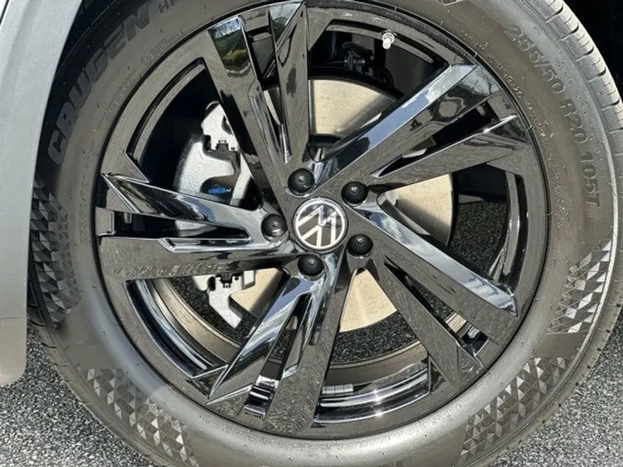 2025 Volkswagen Atlas Cross Sport SEL R-Line photo 1