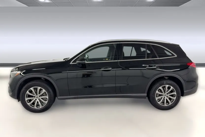2025 Mercedes Benz GLC 300 photo 1