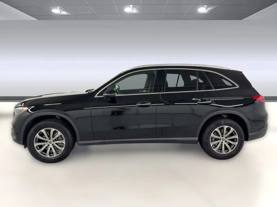 2025 Mercedes Benz GLC 300 photo 1
